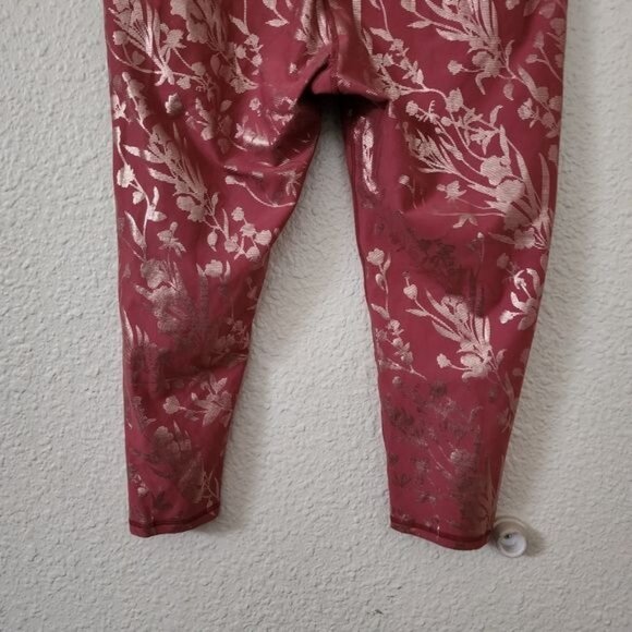 Fabletics Define Powerhold Mid-Rise Capris in Terracotta Winding Vine Size 1X - Picture 5 of 7